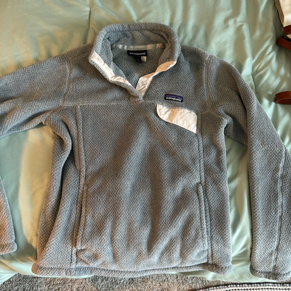 Fuzzy Women’s Patagonia grey Pullover
